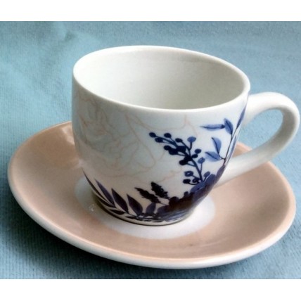 Φλυτζάνι τσαγιού πορσελάνης με πιατάκι